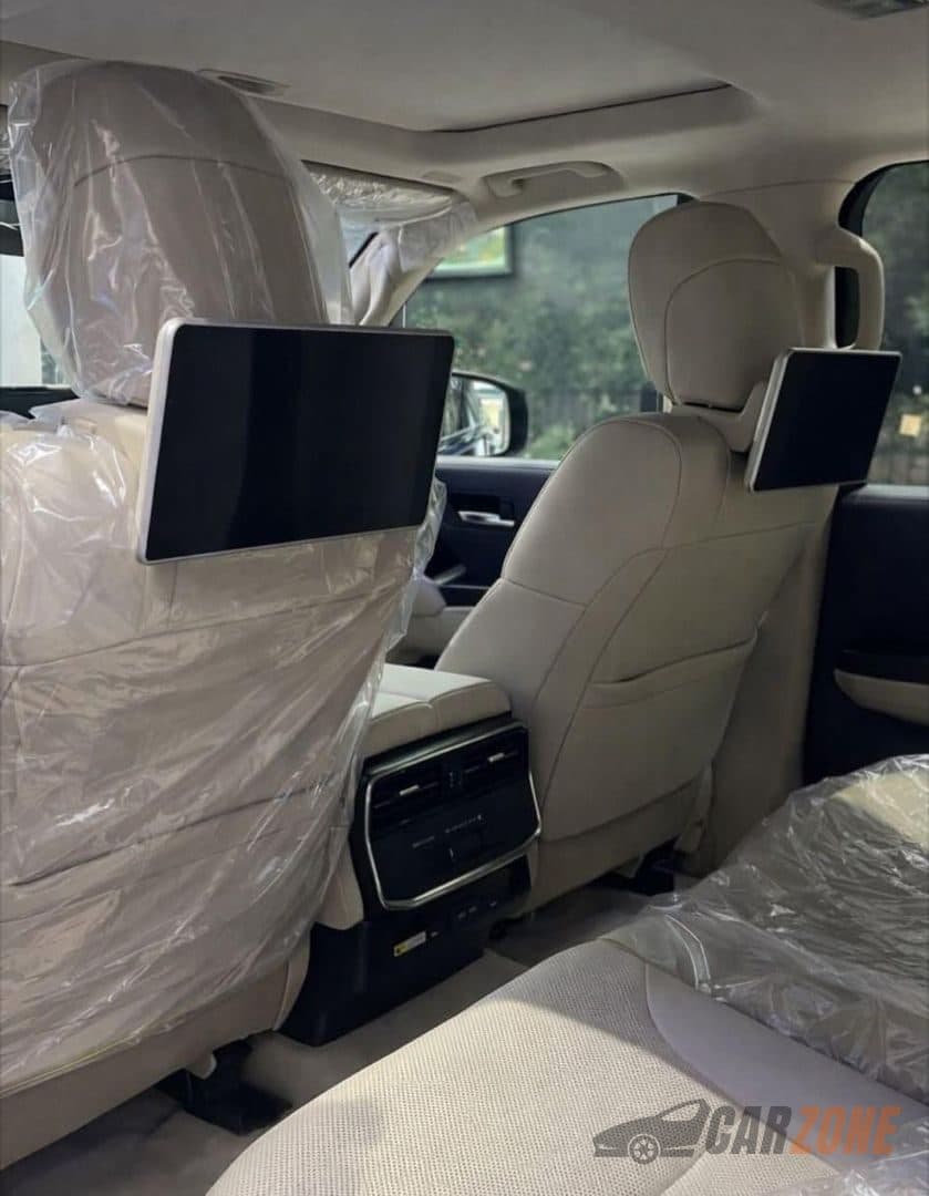 2025 تۆیۆتا لاند کروزەر GXR thumbnail 5