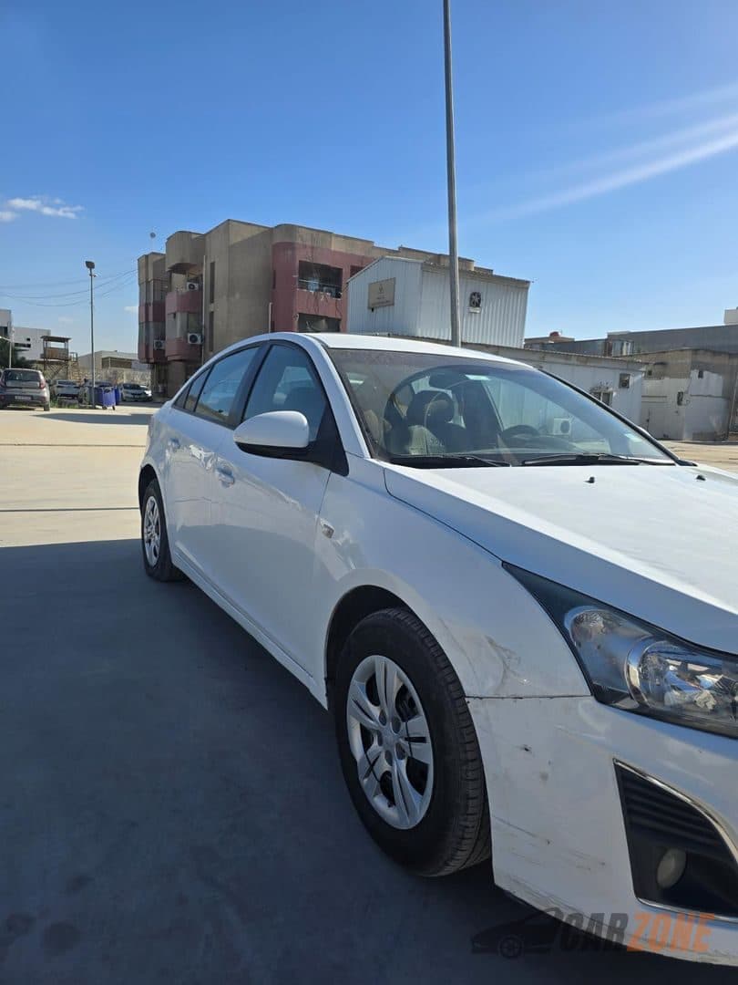 2013 Chevrolet Cruze Base thumbnail 2