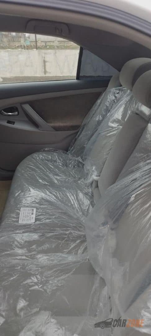 2009 Toyota Camry LE thumbnail 3