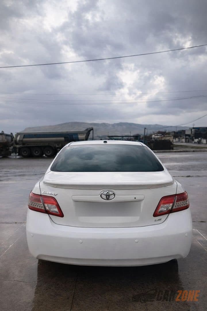 2009 Toyota Camry LE thumbnail 4