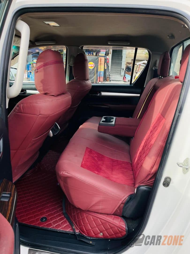 2019 تويوتا هايلوكس SR5 thumbnail 7