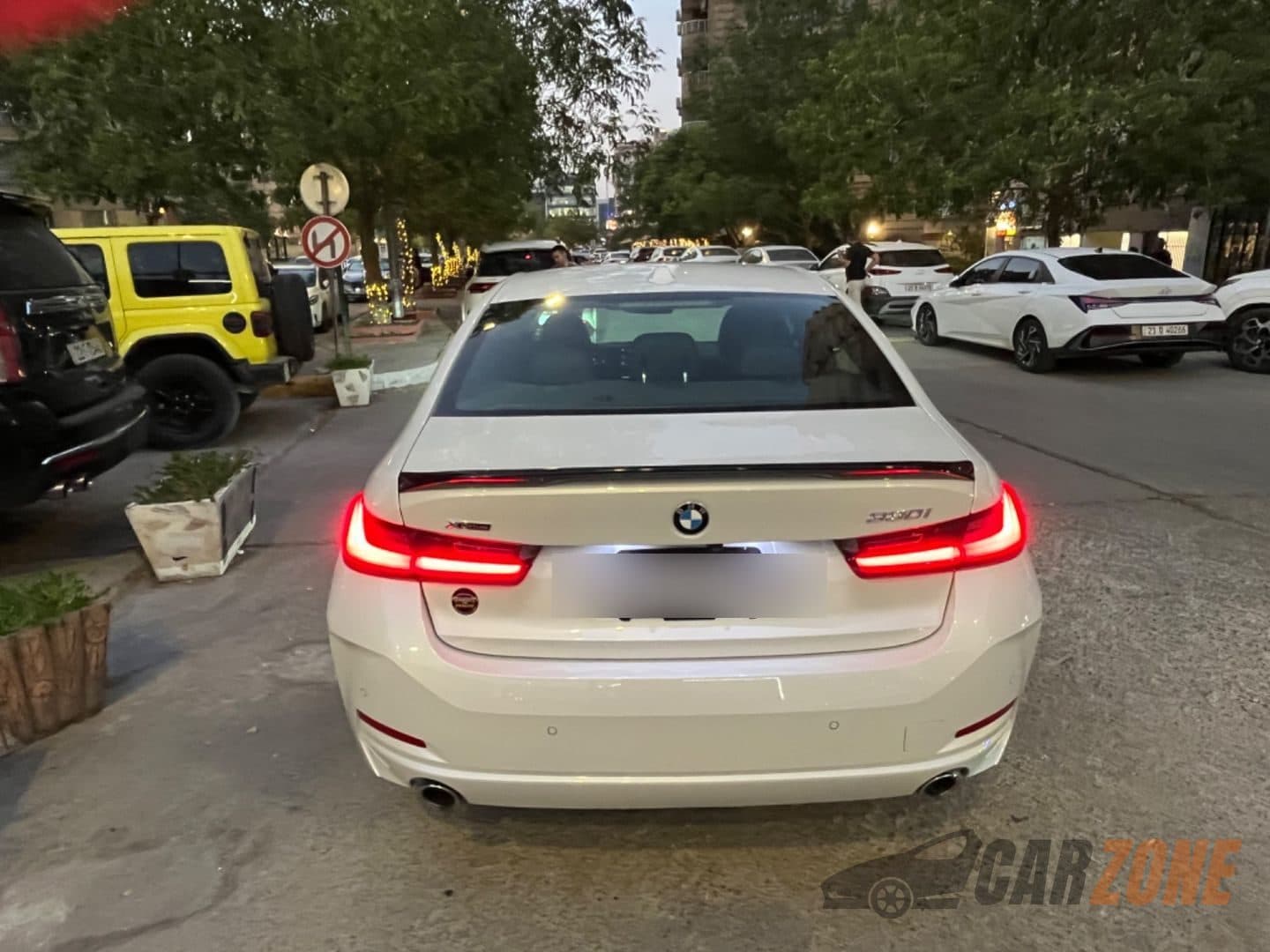 2024 بي إم دبليو الفئة الثالثة Base thumbnail 4