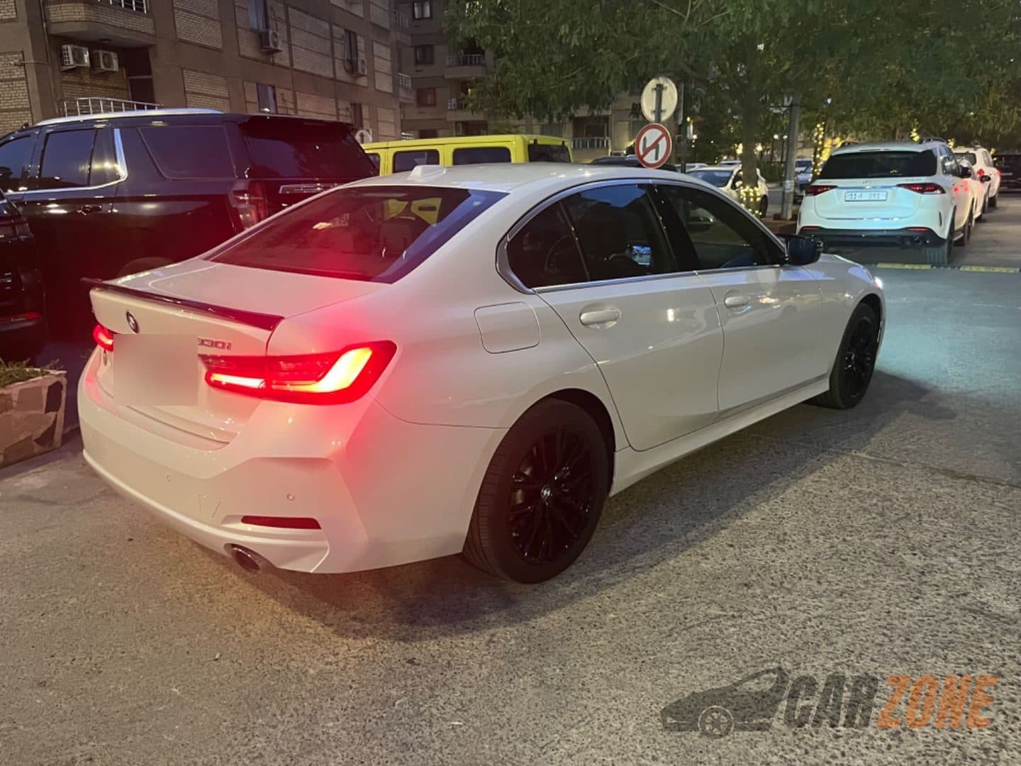 2024 بي إم دبليو الفئة الثالثة Base thumbnail 6