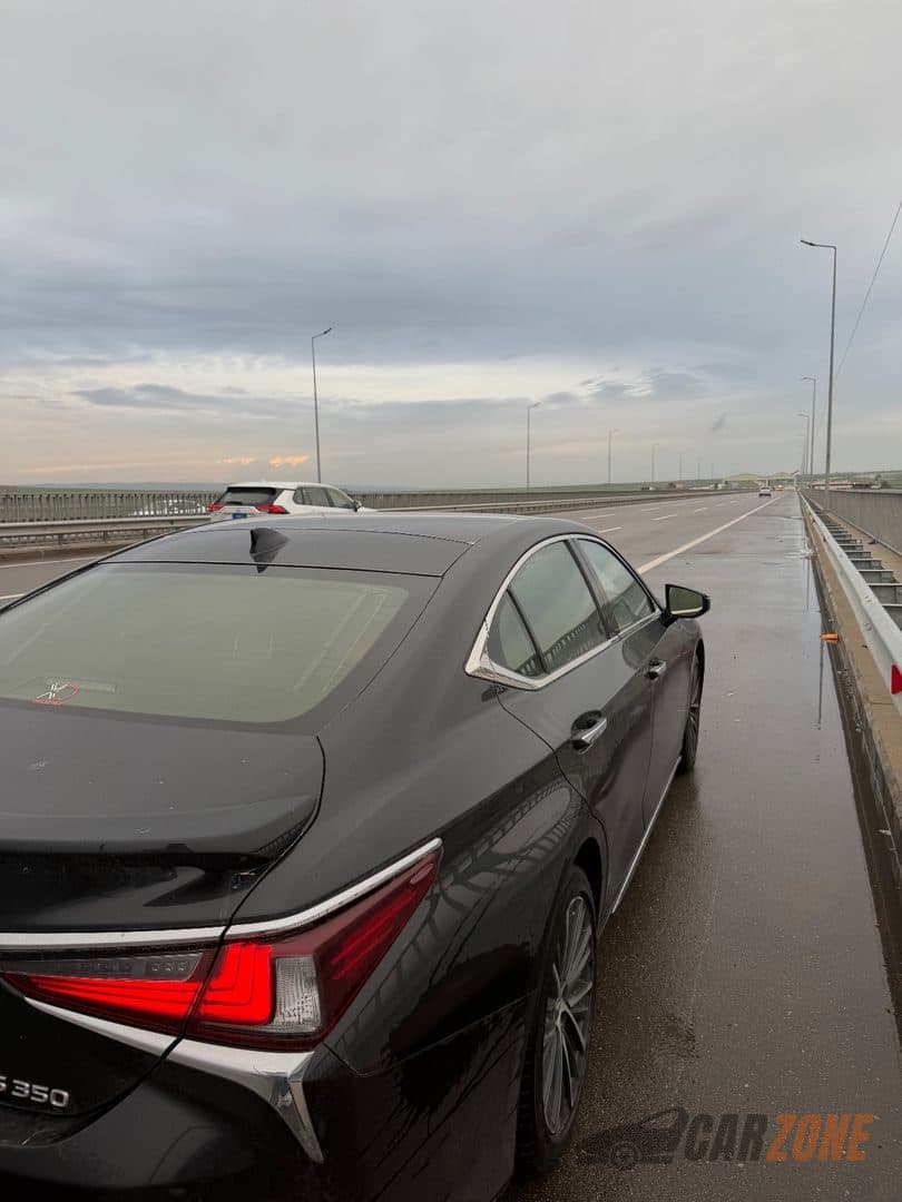 2023 لكزس إي إس Luxury thumbnail 4