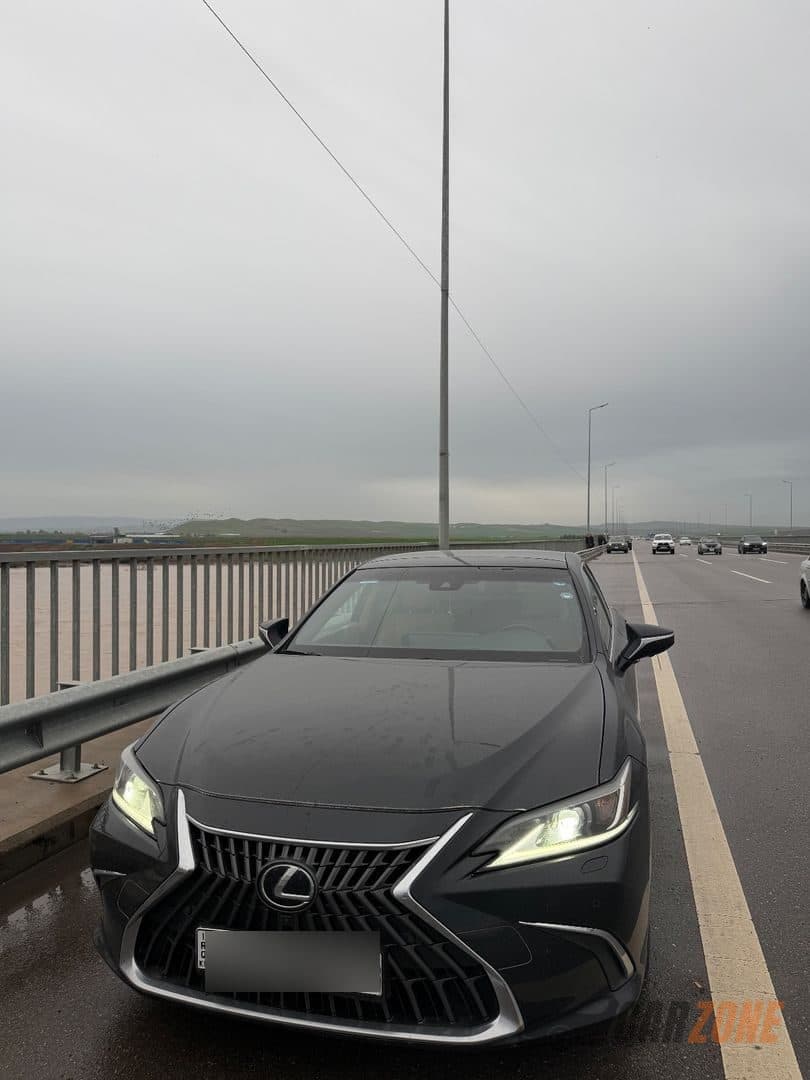 2023 لكزس إي إس Luxury thumbnail 5