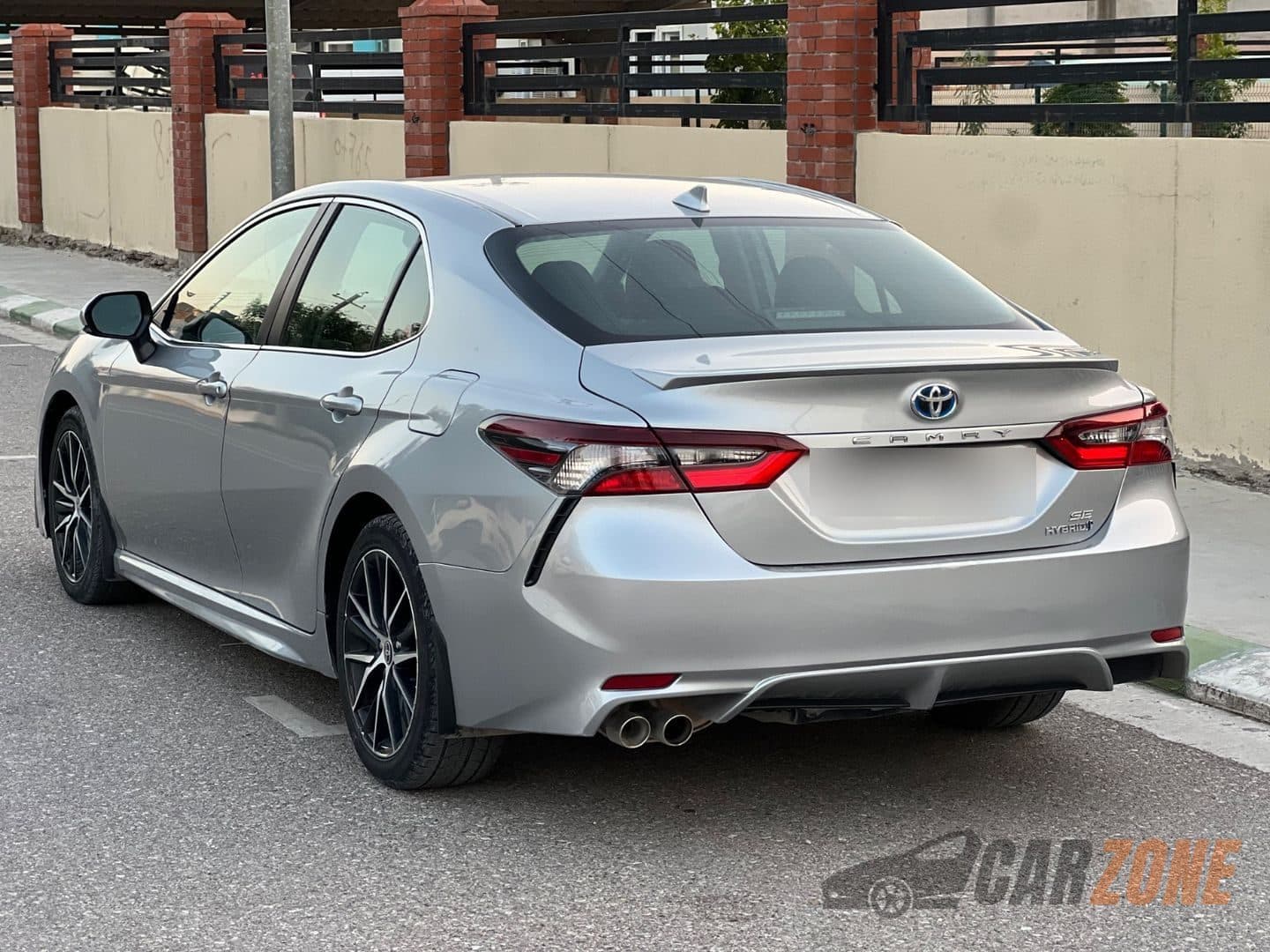 2024 تويوتا كامري إس إي thumbnail 3