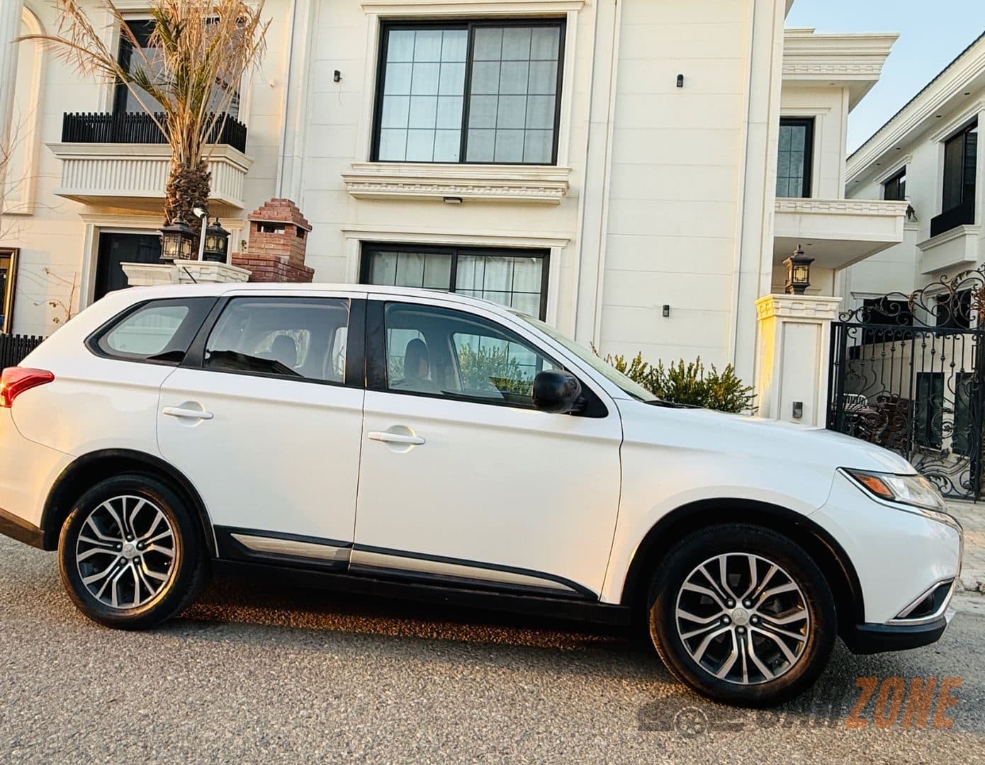 2016 ميتسوبيشي أوتلاندر - 1