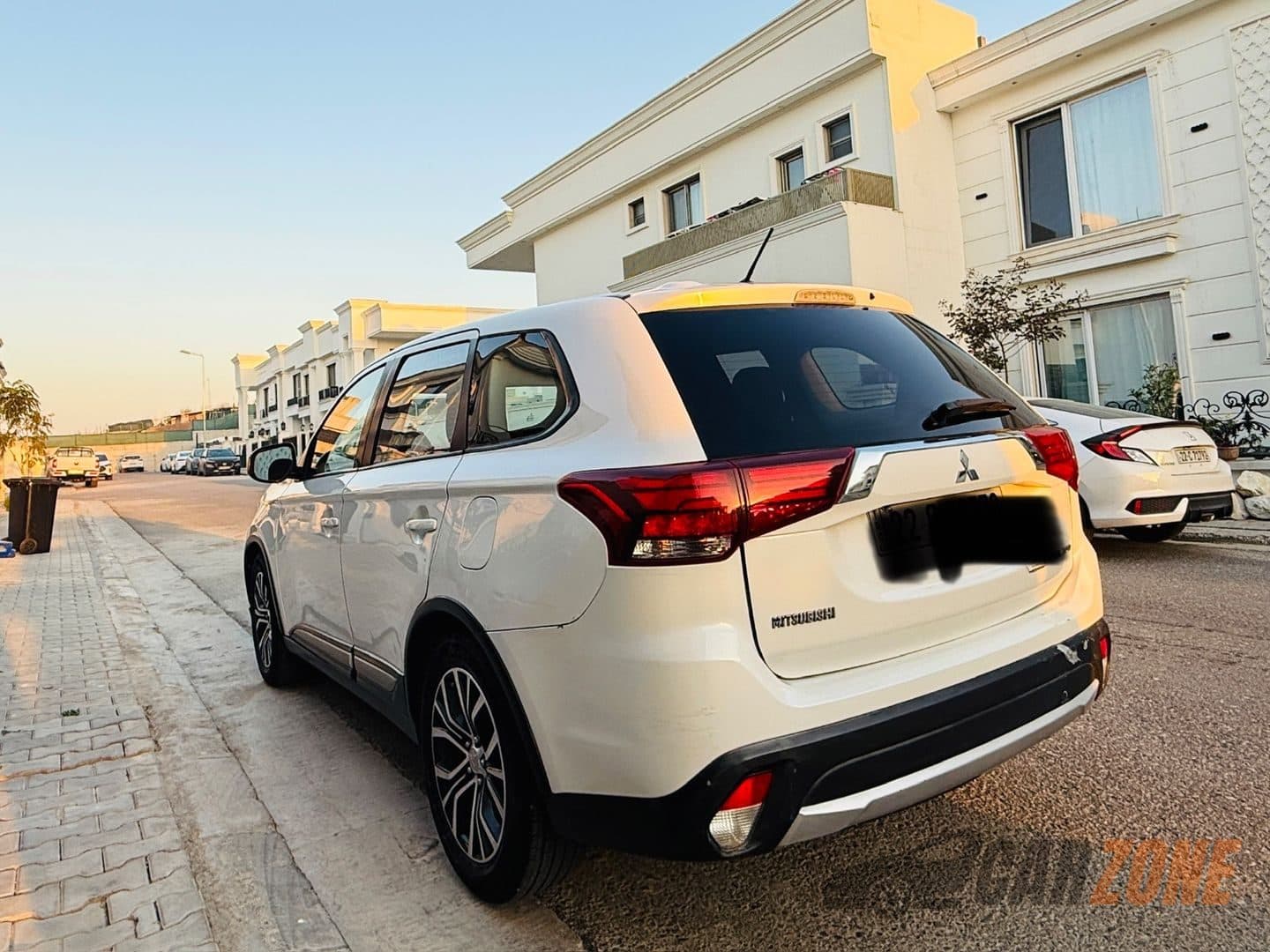 2016 ميتسوبيشي أوتلاندر thumbnail 4
