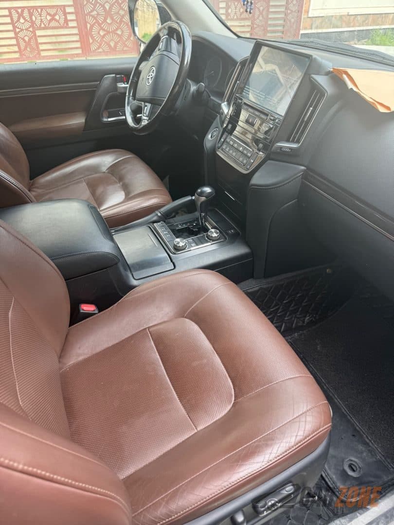 2021 Toyota Land Cruiser GXR thumbnail 5