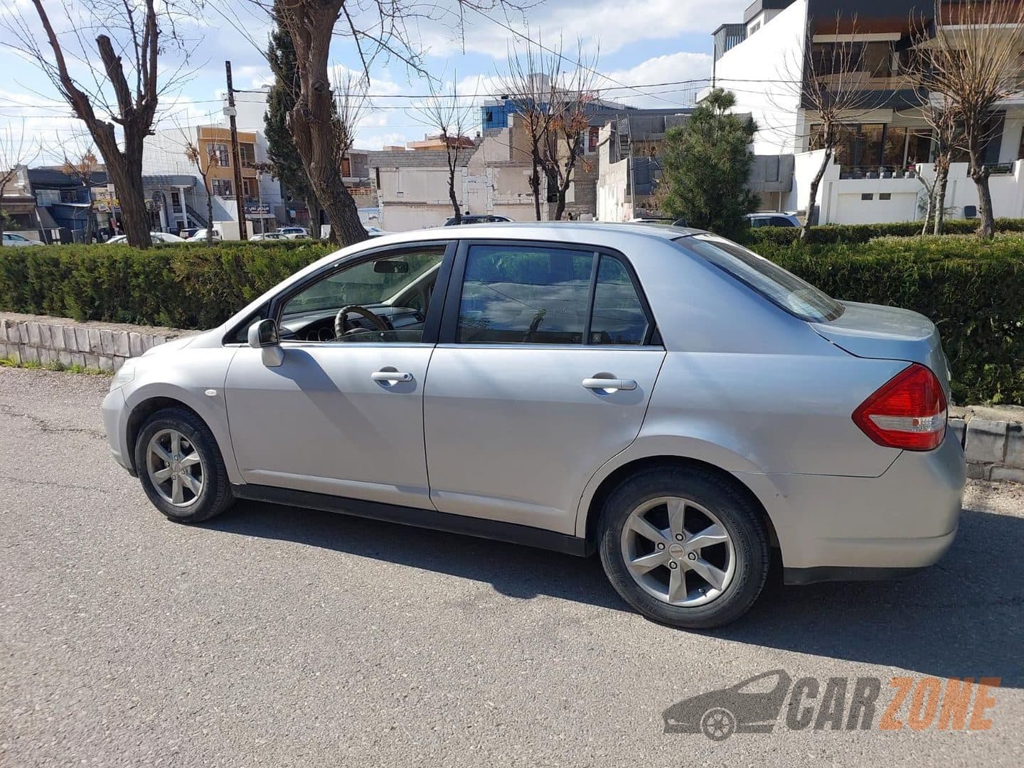 2008 نيسان تیدا thumbnail 2