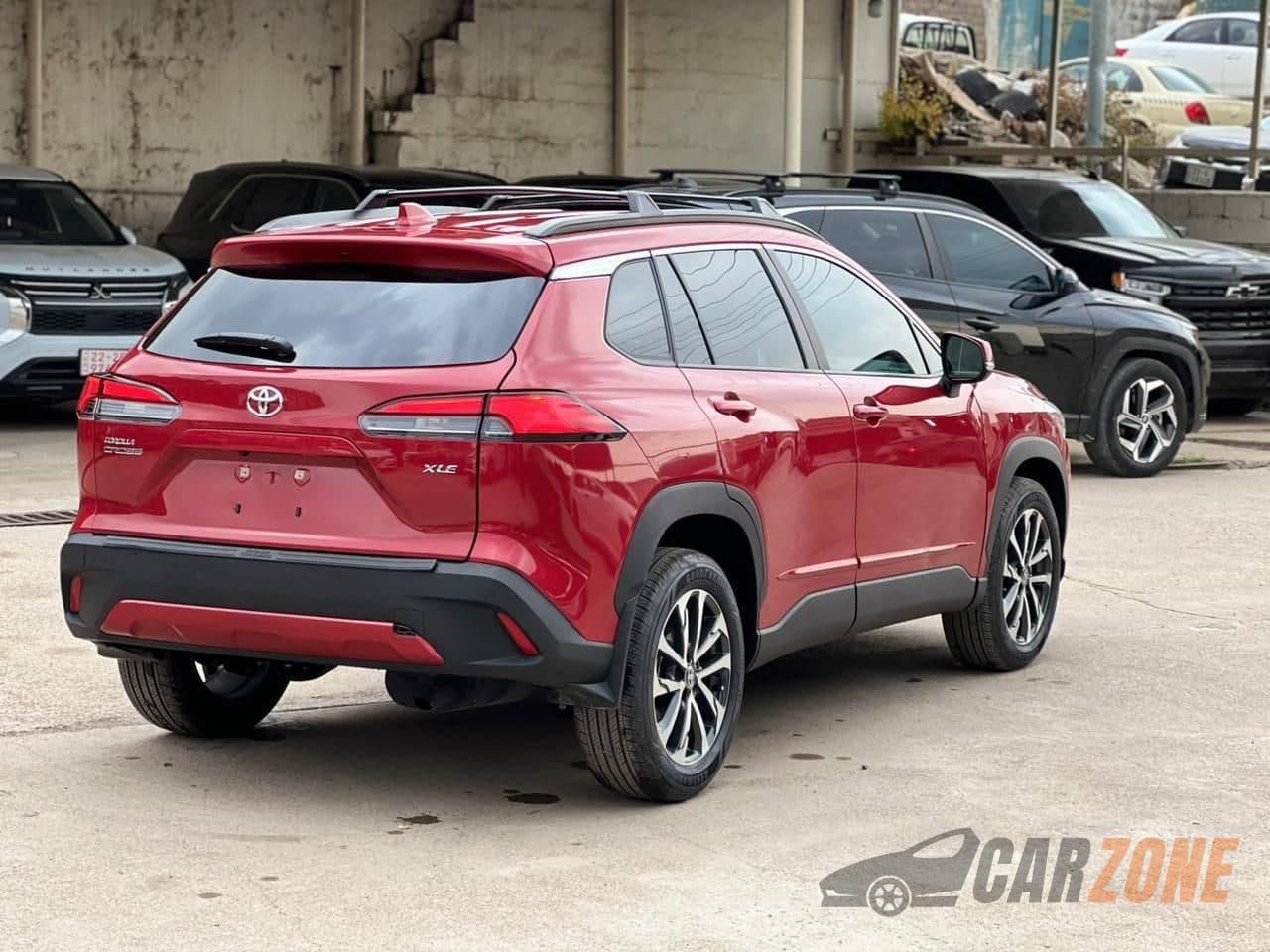 2024 تويوتا كورولا كروس XLE thumbnail 4