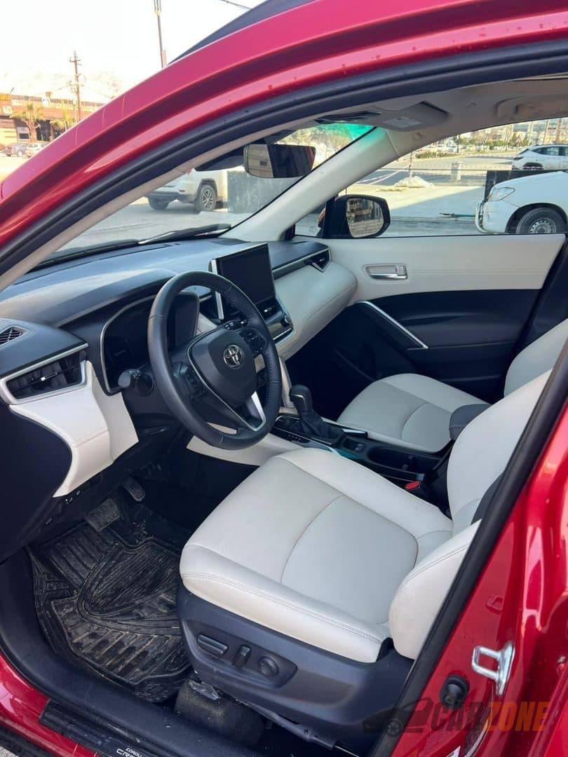 2024 تويوتا كورولا كروس XLE thumbnail 5