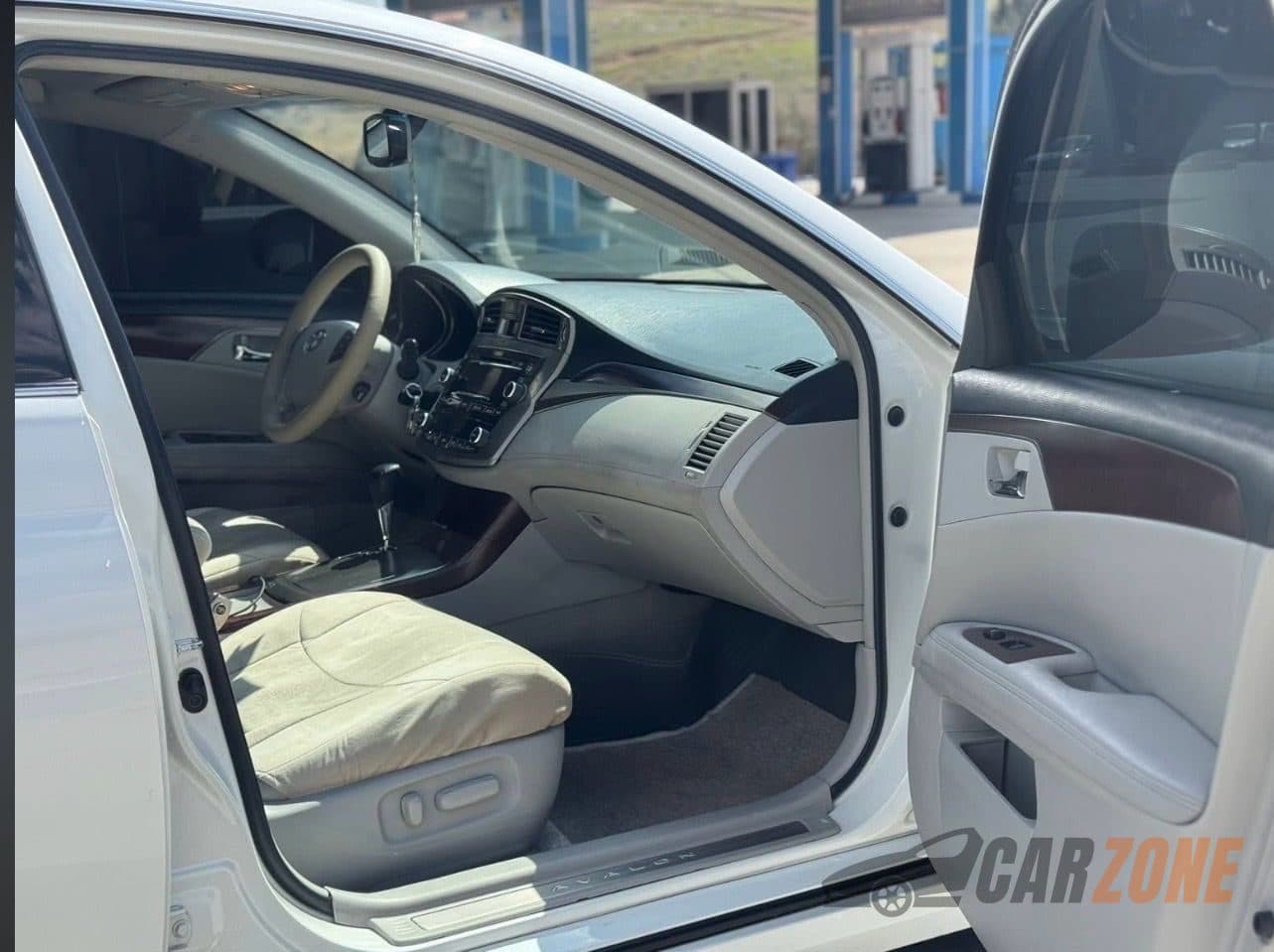 2011 تويوتا أفالون thumbnail 7