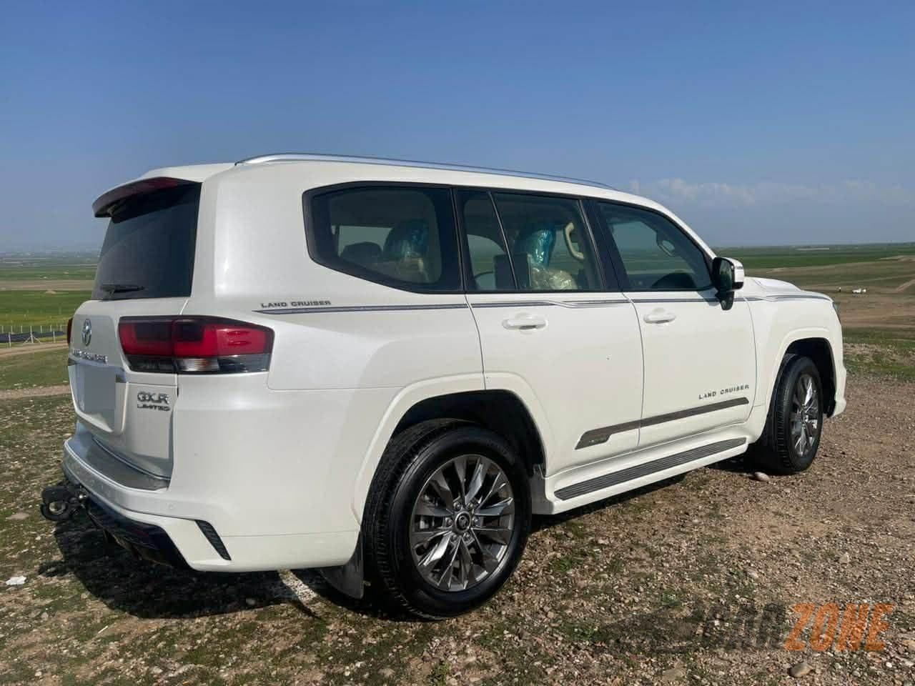 2023 Toyota Land Cruiser GXR thumbnail 3