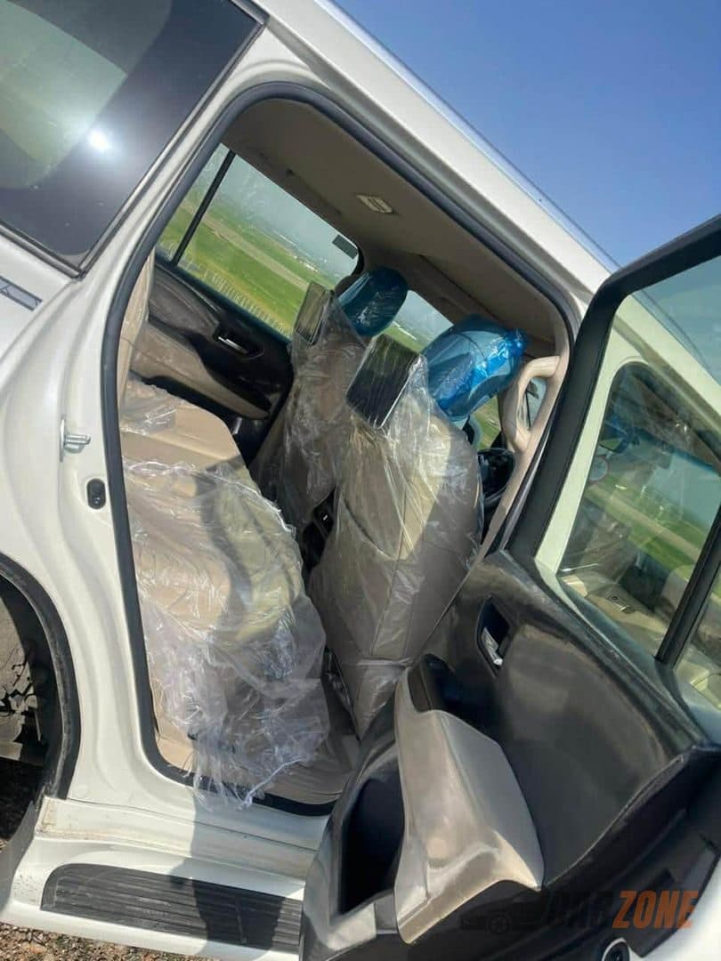 2023 Toyota Land Cruiser GXR thumbnail 4