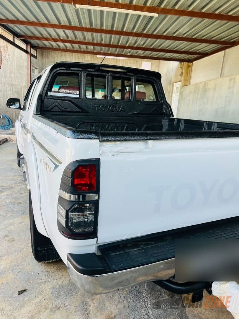 2013 تۆیۆتا هایلوکس thumbnail 4