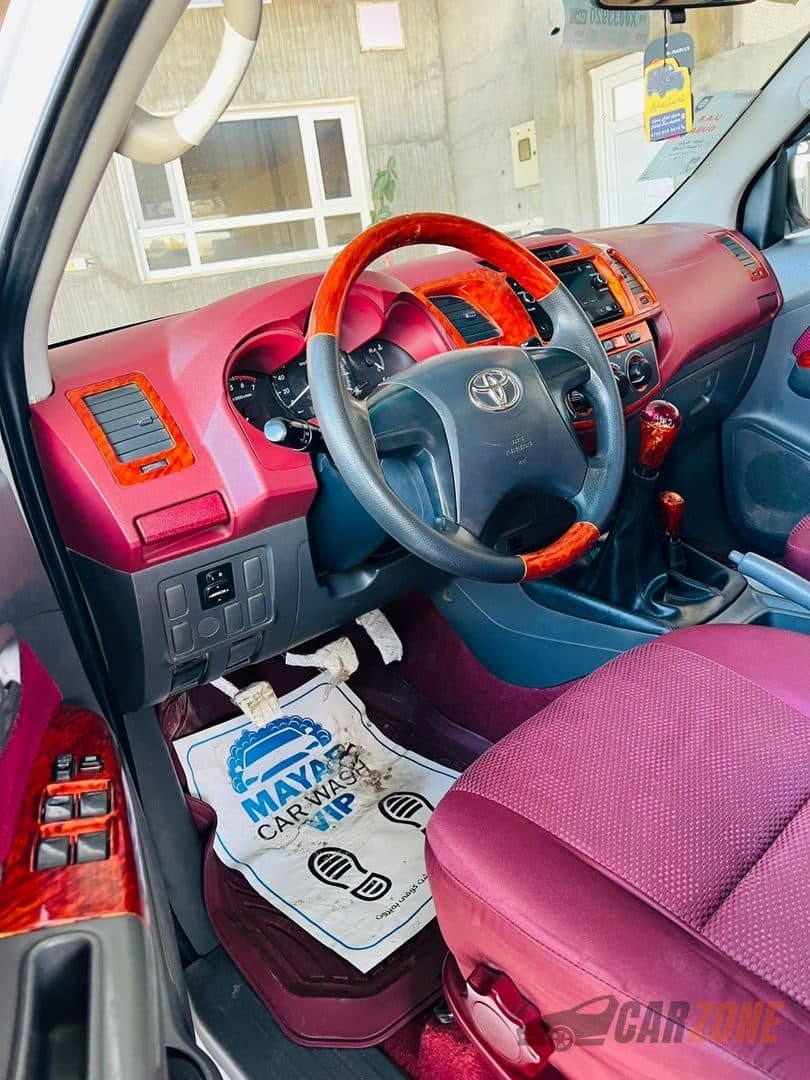 2013 تۆیۆتا هایلوکس thumbnail 5