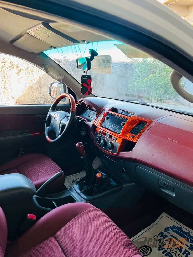 2013 تۆیۆتا هایلوکس thumbnail 8