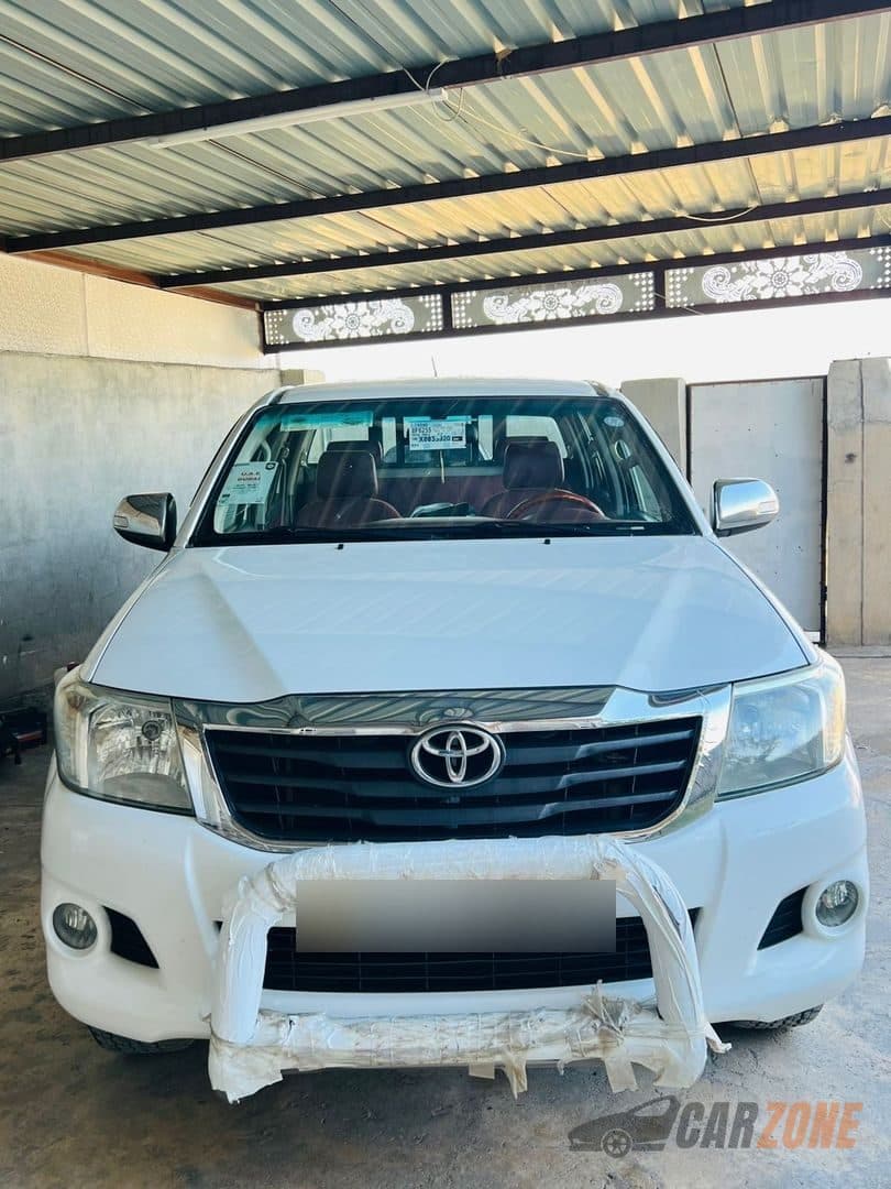 2013 تۆیۆتا هایلوکس thumbnail 2