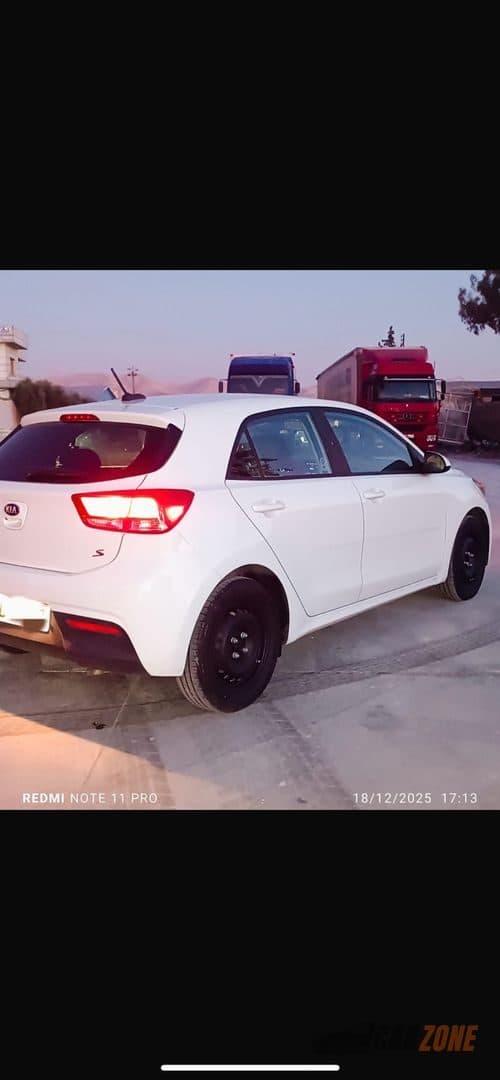 2021 كيا ريو thumbnail 3