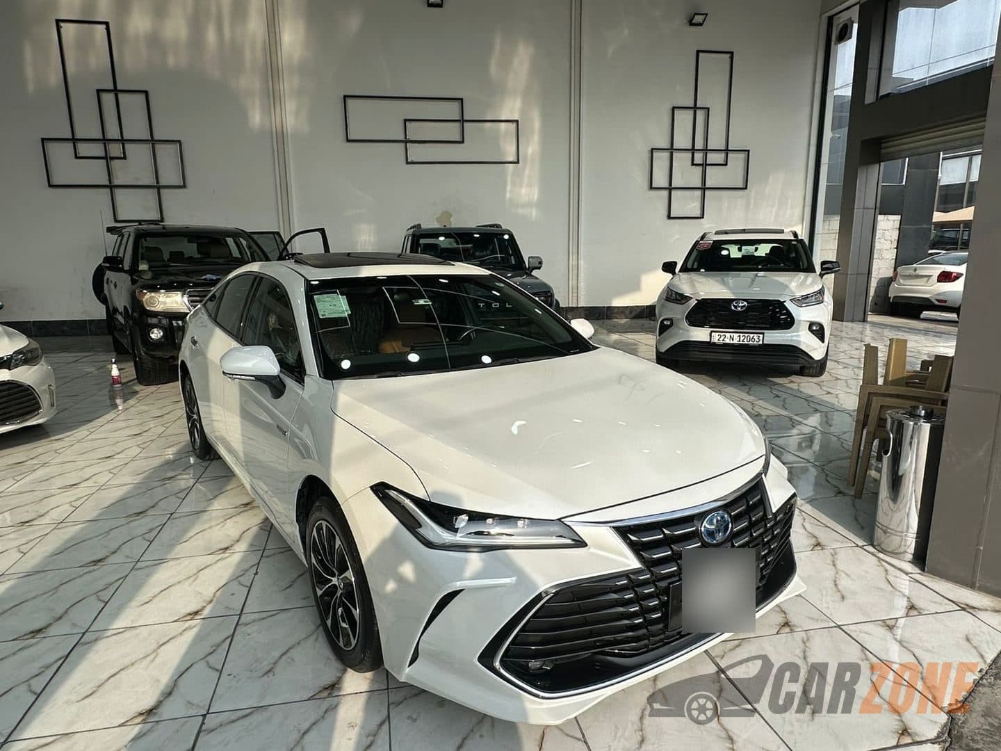 2024 Toyota Avalon thumbnail 2