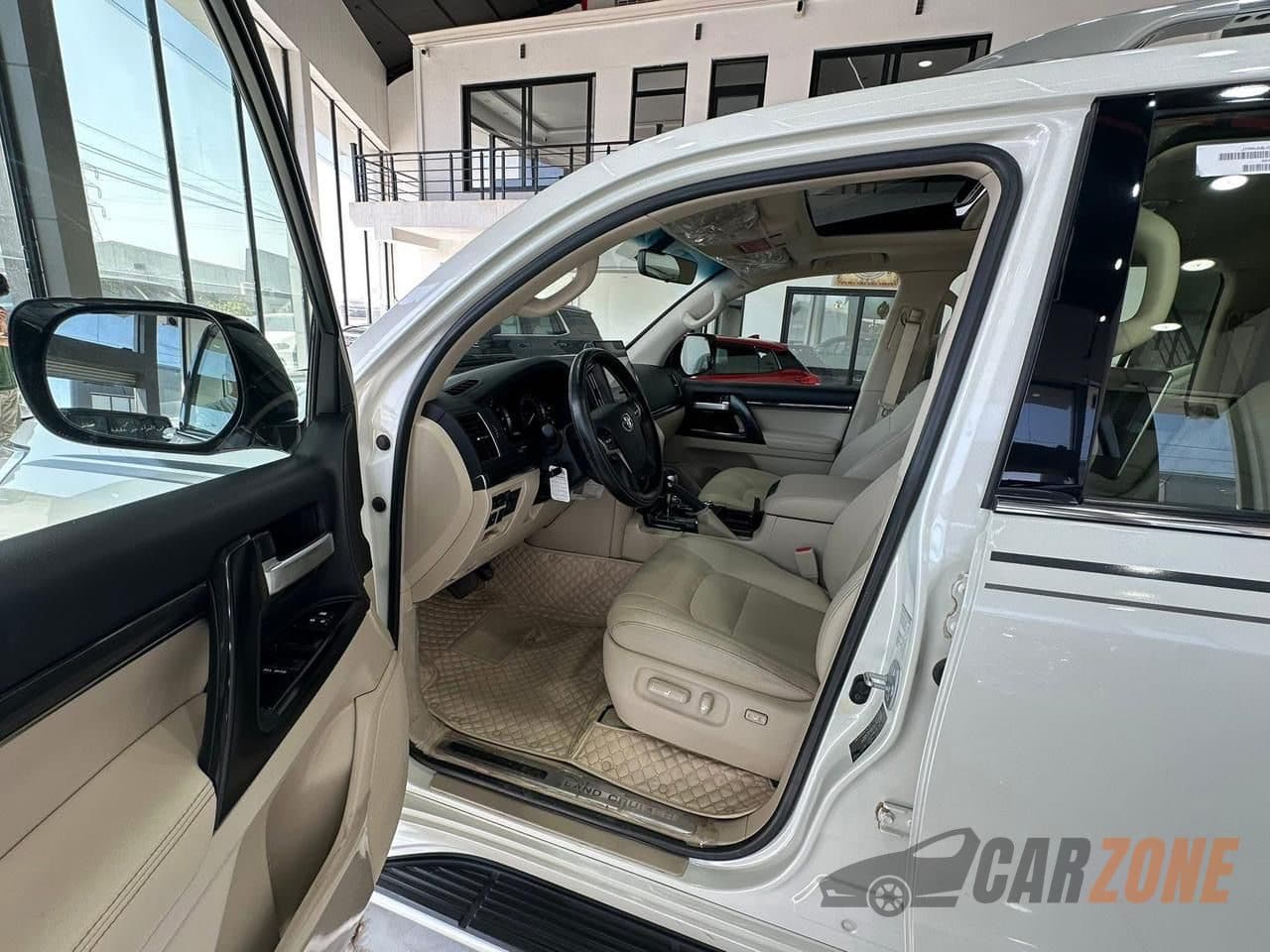 2020 Toyota Land Cruiser GXR thumbnail 6