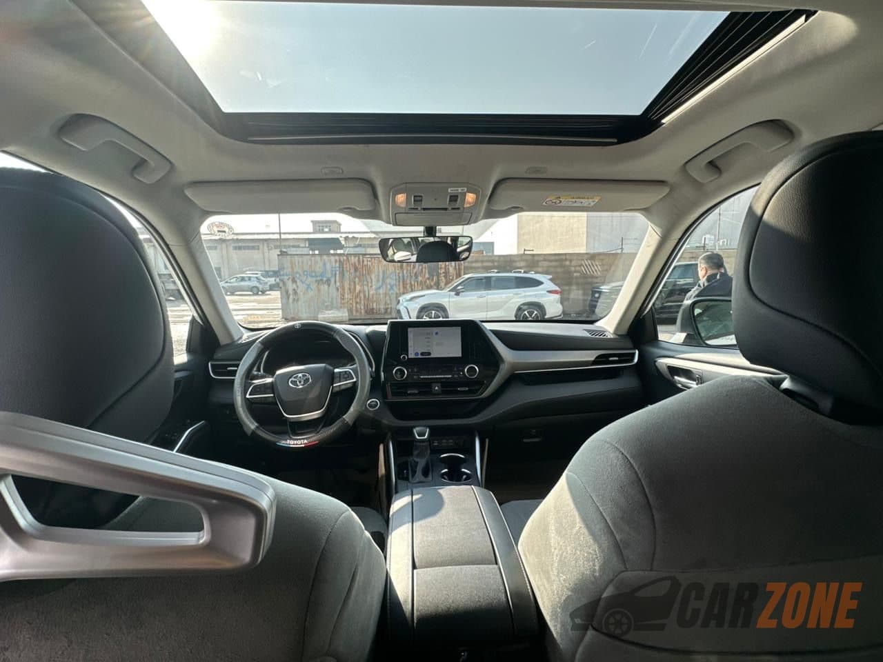 2024 Toyota Highlander thumbnail 3