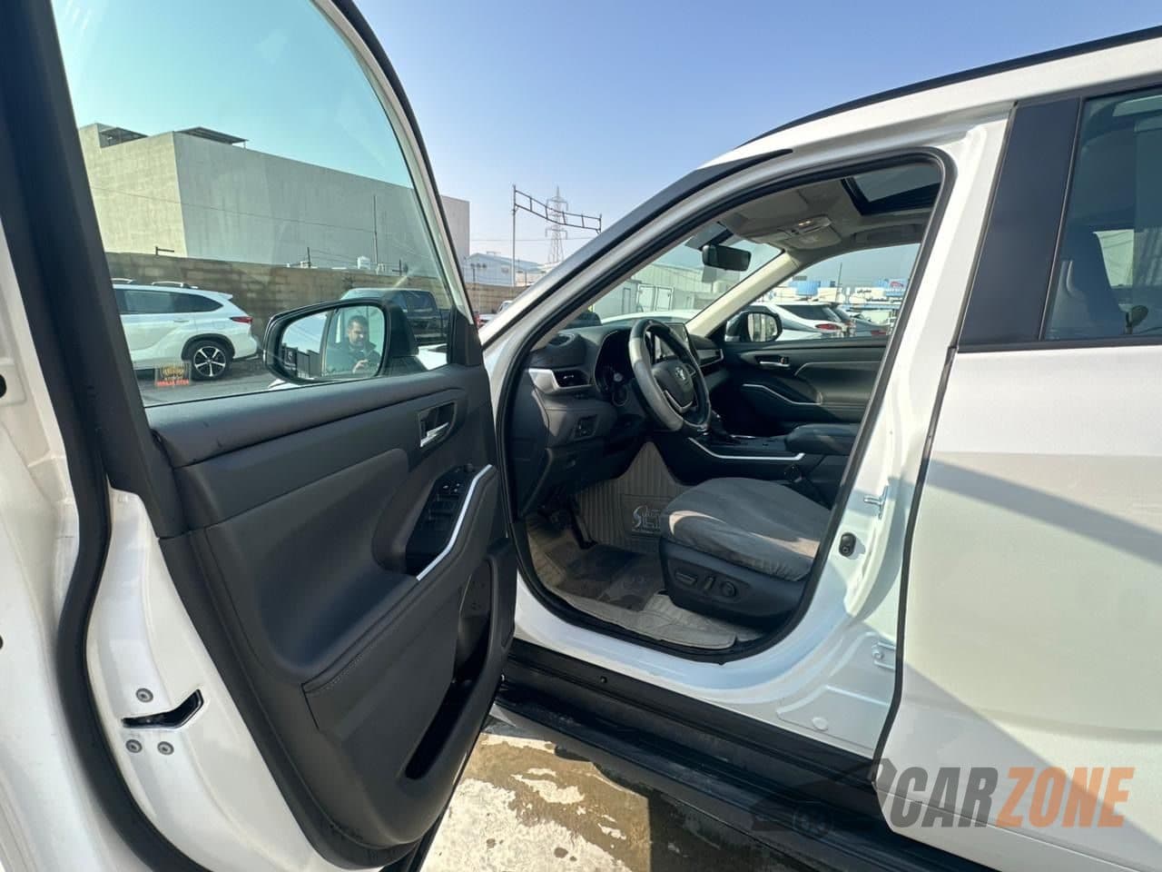 2024 Toyota Highlander thumbnail 6